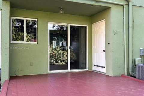 Condo in Miami, Florida, 2 bedrooms  № 2060684 - photo 23