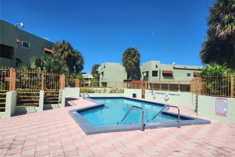 Condo in Miami, Florida, 2 bedrooms  № 2060684 - photo 26