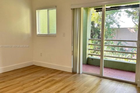 Condo in Miami, Florida, 2 bedrooms  № 2060684 - photo 14