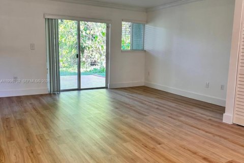 Condo in Miami, Florida, 2 bedrooms  № 2060684 - photo 9