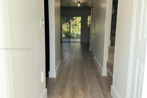 Condo in Miami, Florida, 2 bedrooms  № 2060684 - photo 3