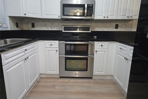 Condo in Miami, Florida, 2 bedrooms  № 2060684 - photo 4