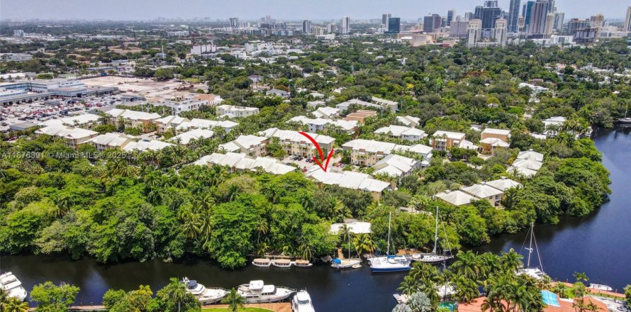 Townhouse in Fort Lauderdale, Florida 2 bedrooms, 155.98 sq.m. № 1932024