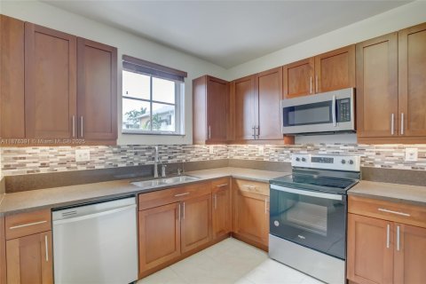 Townhouse in Fort Lauderdale, Florida 2 bedrooms, 155.98 sq.m. № 1932024 - photo 28