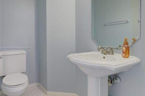 Townhouse in Fort Lauderdale, Florida 2 bedrooms, 155.98 sq.m. № 1932024 - photo 26