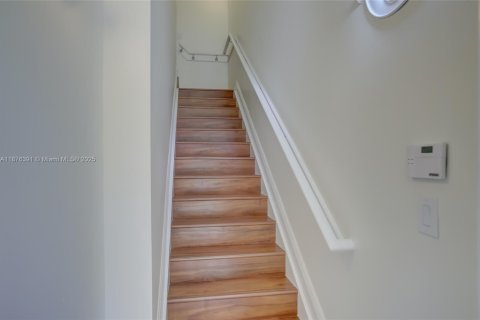 Townhouse in Fort Lauderdale, Florida 2 bedrooms, 155.98 sq.m. № 1932024 - photo 12
