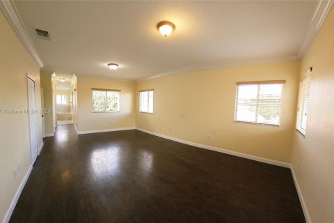 Villa ou maison à vendre à Miami, Floride: 4 chambres, 281.12 m2 № 1874269 - photo 14