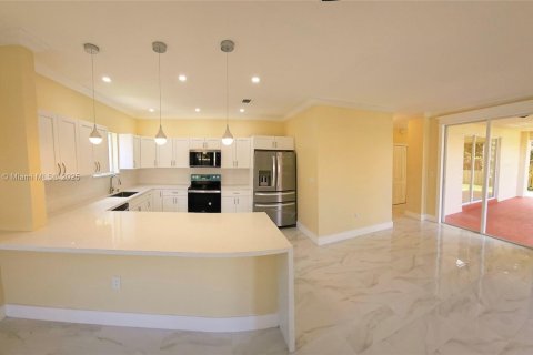 Villa ou maison à vendre à Miami, Floride: 4 chambres, 281.12 m2 № 1874269 - photo 8