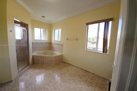 Villa ou maison à vendre à Miami, Floride: 4 chambres, 281.12 m2 № 1874269 - photo 15