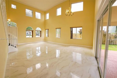 Villa ou maison à vendre à Miami, Floride: 4 chambres, 281.12 m2 № 1874269 - photo 4
