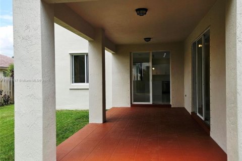 Villa ou maison à vendre à Miami, Floride: 4 chambres, 281.12 m2 № 1874269 - photo 18