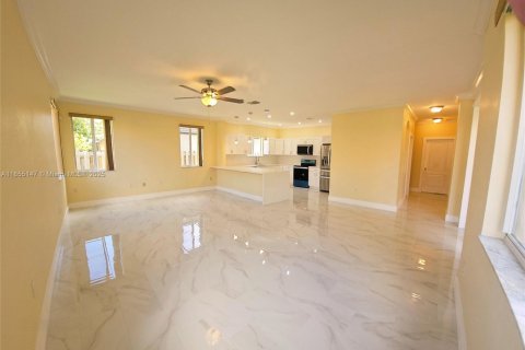 Villa ou maison à vendre à Miami, Floride: 4 chambres, 281.12 m2 № 1874269 - photo 6
