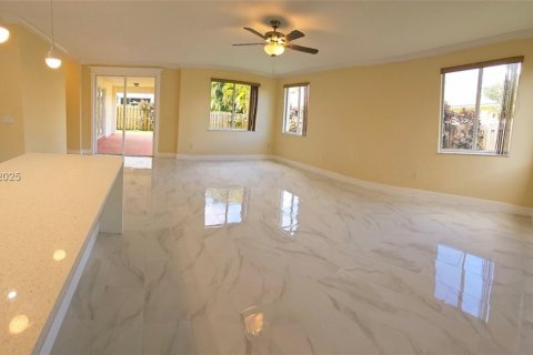 Villa ou maison à vendre à Miami, Floride: 4 chambres, 281.12 m2 № 1874269 - photo 7