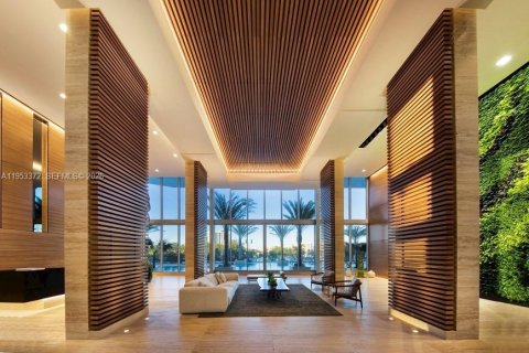 Снять в аренду кондоминиум в Норт-Майами-Бич, Флорида 3 спальни, 233.56м2, № 2009559 - фото 2