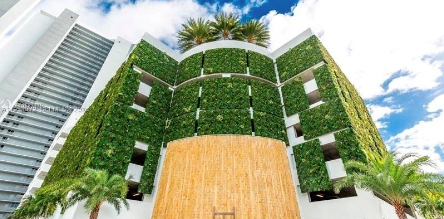 Кондоминиум с 3 спальнями в Норт-Майами-Бич, Флорида № 2009559