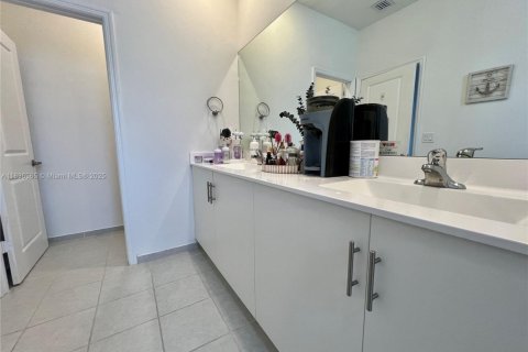 Townhouse in Homestead, Florida 3 bedrooms, 169.08 sq.m. № 1821552 - photo 22
