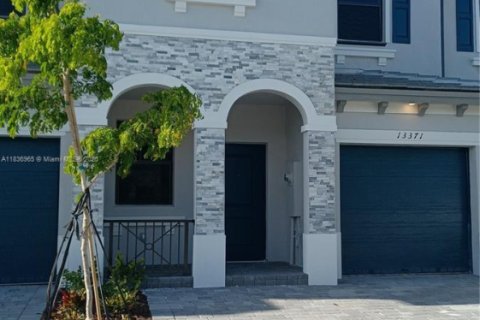 Townhouse in Homestead, Florida 3 bedrooms, 169.08 sq.m. № 1821552 - photo 1