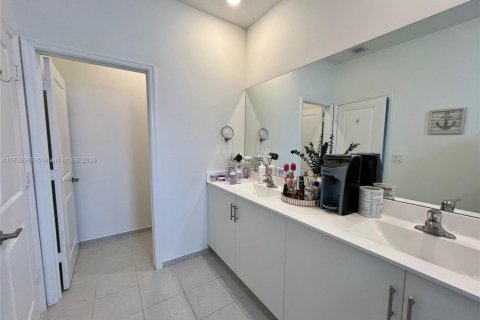 Townhouse in Homestead, Florida 3 bedrooms, 169.08 sq.m. № 1821552 - photo 23