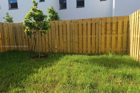 Townhouse in Homestead, Florida 3 bedrooms, 169.08 sq.m. № 1821552 - photo 16