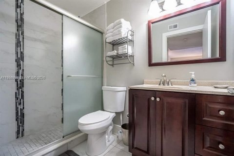 Condo in Pompano Beach, Florida, 1 bedroom  № 2011818 - photo 6