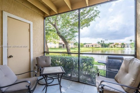 Condo in Pompano Beach, Florida, 1 bedroom  № 2011818 - photo 8