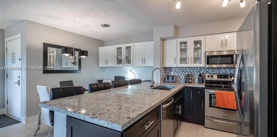 Condo in Pompano Beach, Florida, 1 bedroom  № 2011818