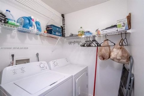 Condo in Pompano Beach, Florida, 1 bedroom  № 2011818 - photo 7