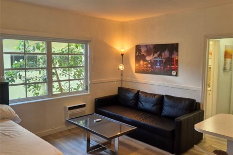 Condo in Miami Beach, Florida  № 1238477 - photo 7
