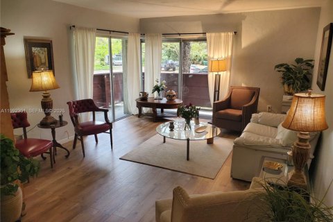 Купить кондоминиум в Корал-Гейблс, Флорида 2 спальни, 109.81м2, № 2060795 - фото 3