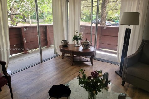 Купить кондоминиум в Корал-Гейблс, Флорида 2 спальни, 109.81м2, № 2060795 - фото 5