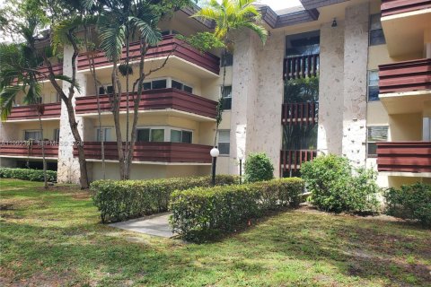 Кондоминиум с 2 спальнями в Корал-Гейблс, Флорида № 2060795