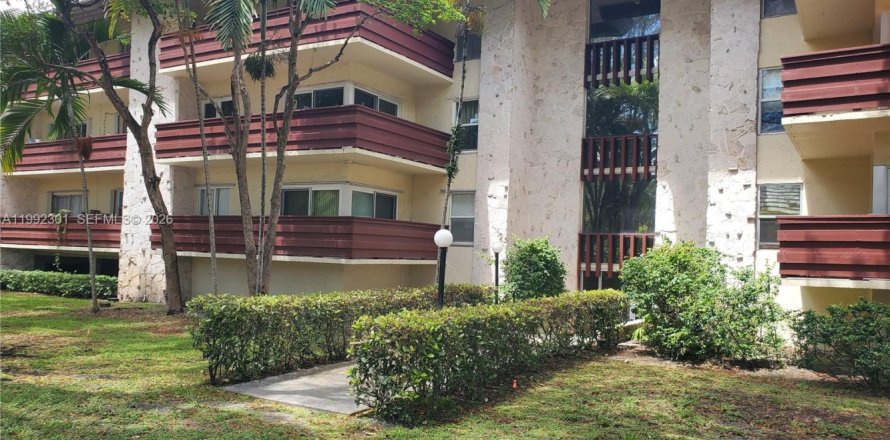 Кондоминиум с 2 спальнями в Корал-Гейблс, Флорида № 2060795