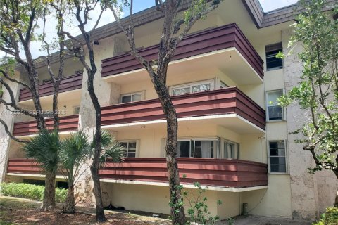 Купить кондоминиум в Корал-Гейблс, Флорида 2 спальни, 109.81м2, № 2060795 - фото 2