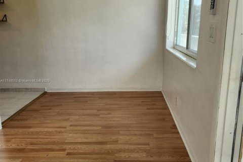 Condo in Hallandale Beach, Florida, 1 bedroom № 1959055 - photo 2