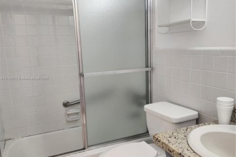 Condo in Hallandale Beach, Florida, 1 bedroom № 1959055 - photo 9