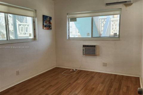 Condo in Hallandale Beach, Florida, 1 bedroom № 1959055 - photo 7