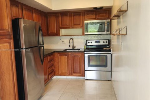 Condo in Hallandale Beach, Florida, 1 bedroom № 1959055 - photo 6