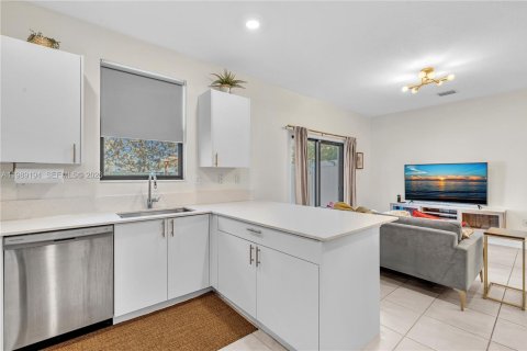Touwnhouse à louer à Miami Gardens, Floride: 3 chambres, 124.86 m2 № 2051463 - photo 13