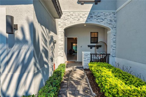 Touwnhouse à louer à Miami Gardens, Floride: 3 chambres, 124.86 m2 № 2051463 - photo 3