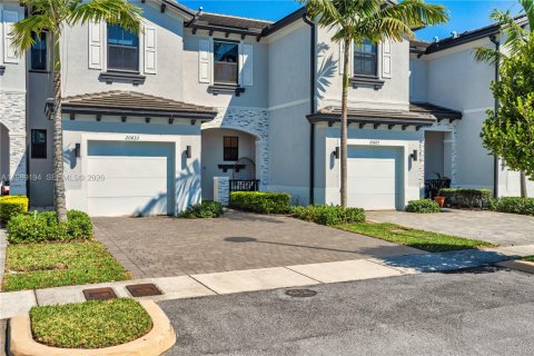 Touwnhouse à louer à Miami Gardens, Floride: 3 chambres, 124.86 m2 № 2051463 - photo 2