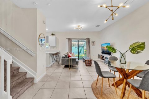Touwnhouse à louer à Miami Gardens, Floride: 3 chambres, 124.86 m2 № 2051463 - photo 4