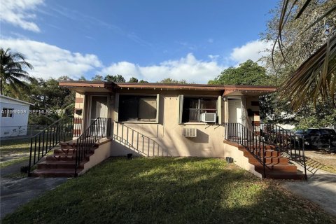Commercial property in North Miami, Florida 185.8 sq.m. № 2050334