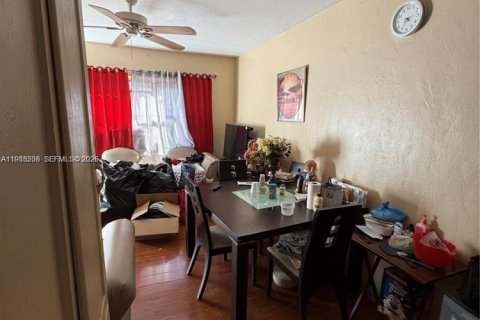 Commercial property in North Miami, Florida 185.8 sq.m. № 2050334 - photo 4