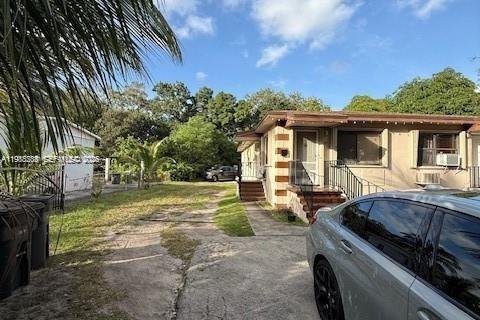 Commercial property in North Miami, Florida 185.8 sq.m. № 2050334 - photo 10