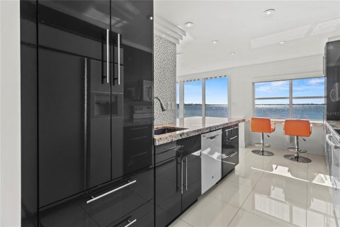 Condo in Sarasota, Florida, 3 bedrooms  № 2111959 - photo 12