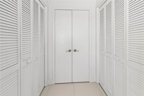 Condo in Sarasota, Florida, 3 bedrooms  № 2111959 - photo 24