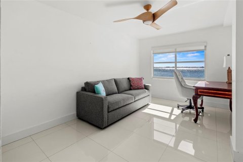Condo in Sarasota, Florida, 3 bedrooms  № 2111959 - photo 22