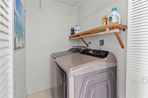 Condo in Sarasota, Florida, 3 bedrooms  № 2111959 - photo 13