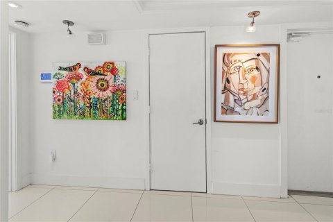 Condo in Sarasota, Florida, 3 bedrooms  № 2111959 - photo 25