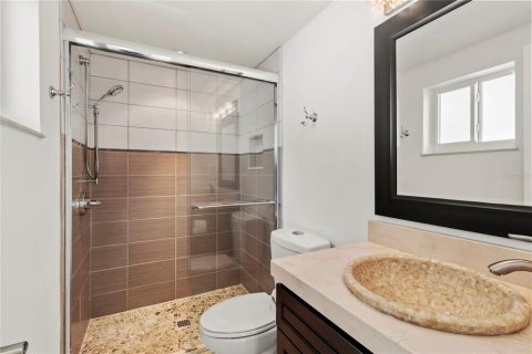 Condo in Sarasota, Florida, 3 bedrooms  № 2111959 - photo 21